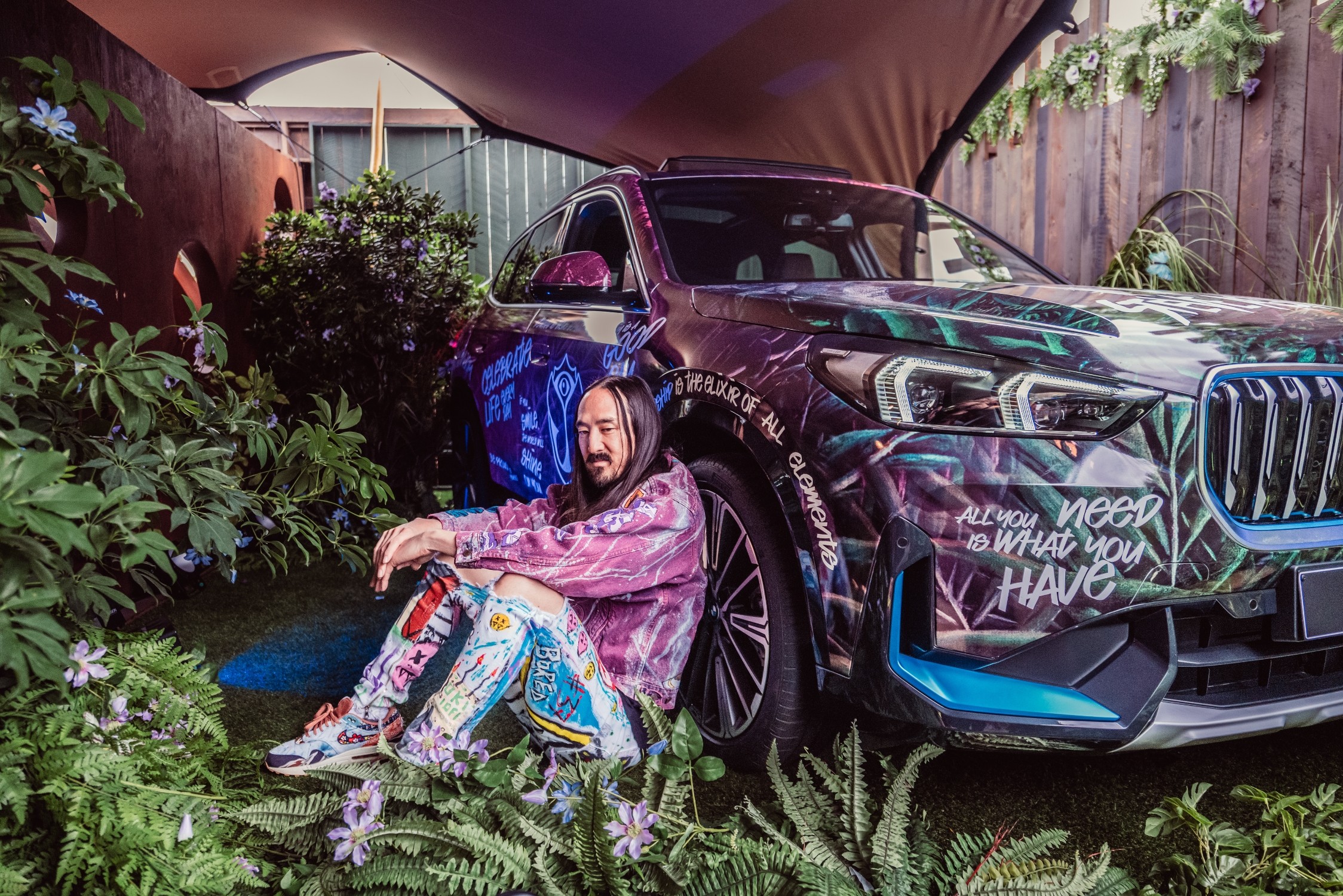 No momento, você está visualizando Novo BMW iX1 faz sua estreia no Festival de música eletrônica Tomorrowland