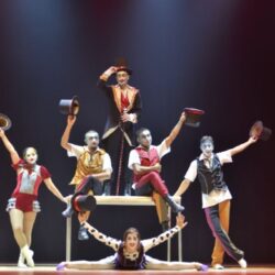 Espetáculo circense “Cartolagem” anima palco do Teatro Basileu França