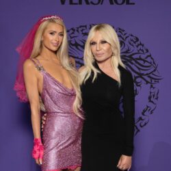 Paris Hilton para Versace Verão 2023