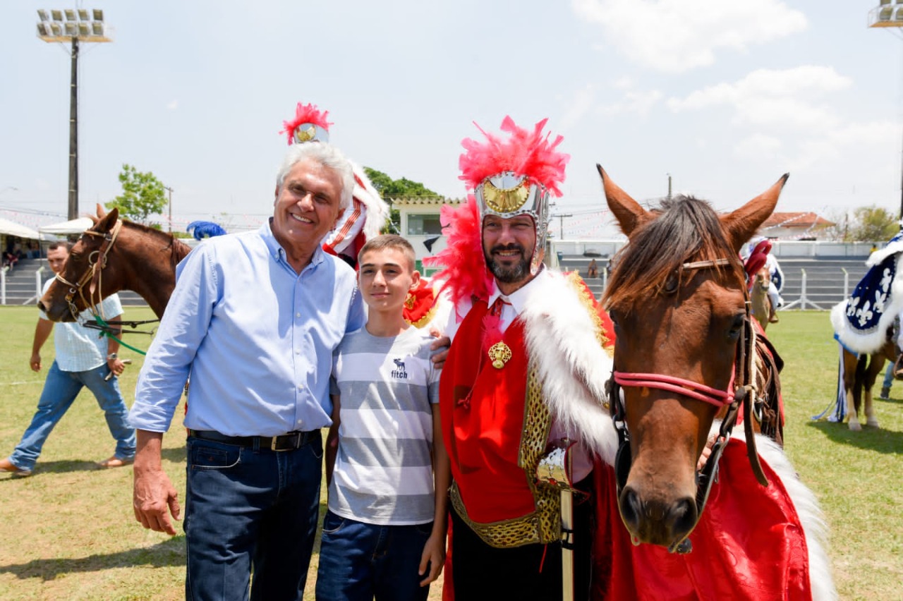 No momento, você está visualizando Governador participa do encerramento do circuito das Cavalhadas 2022 na cidade de Goiás