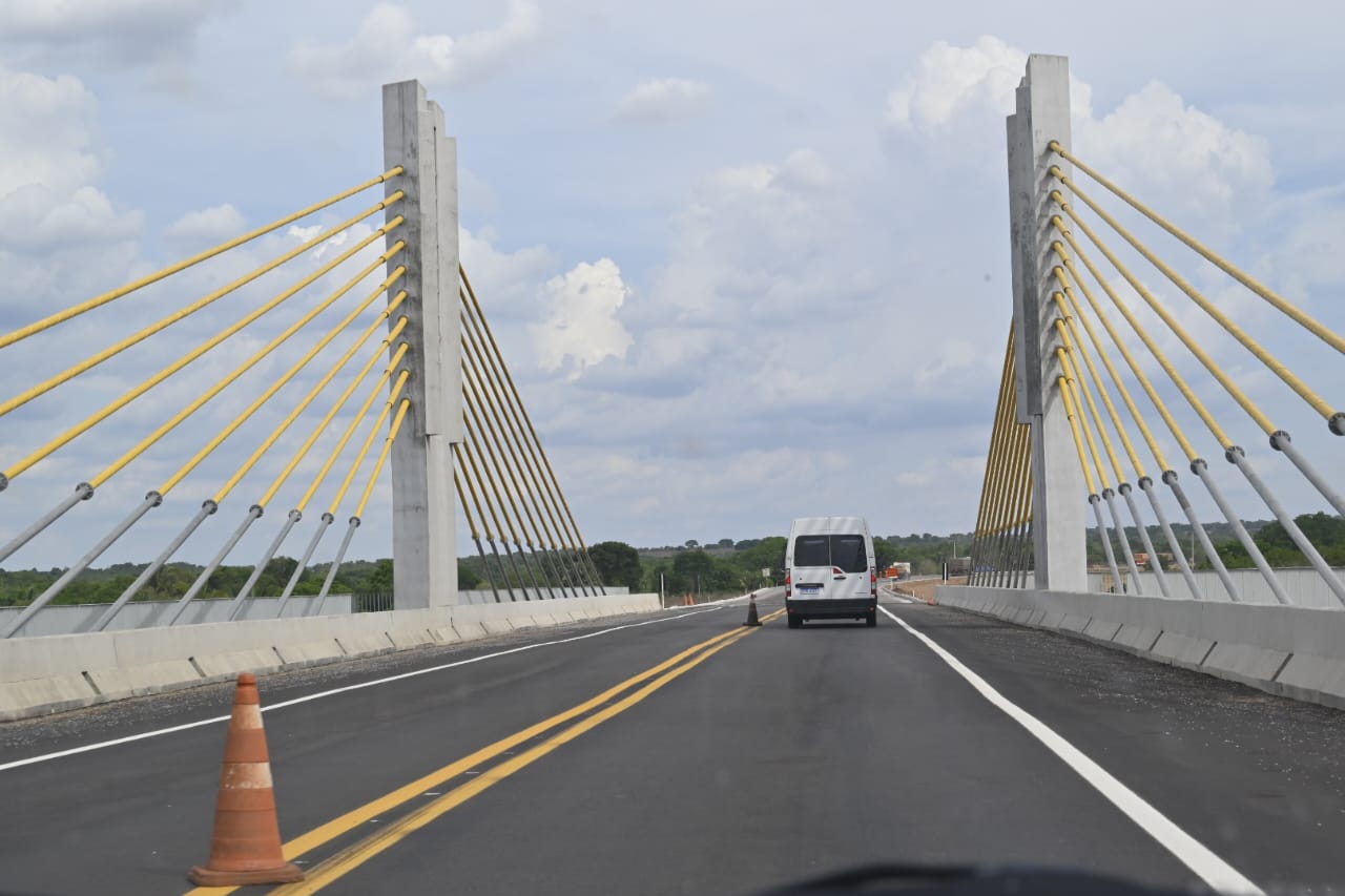 No momento, você está visualizando Presidente da Goinfra e ministro da Infraestrutura vistoriam obras do contorno viário de Aragarças