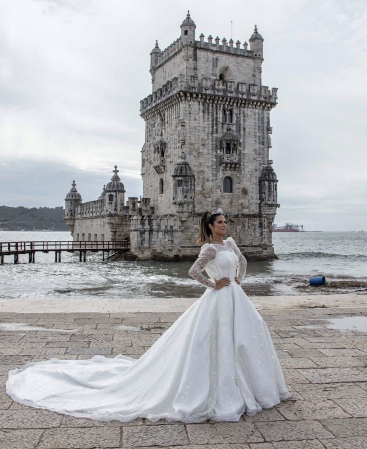 No momento, você está visualizando Fabiana Barcellos clicada em Lisboa com look Maisa Gouveia