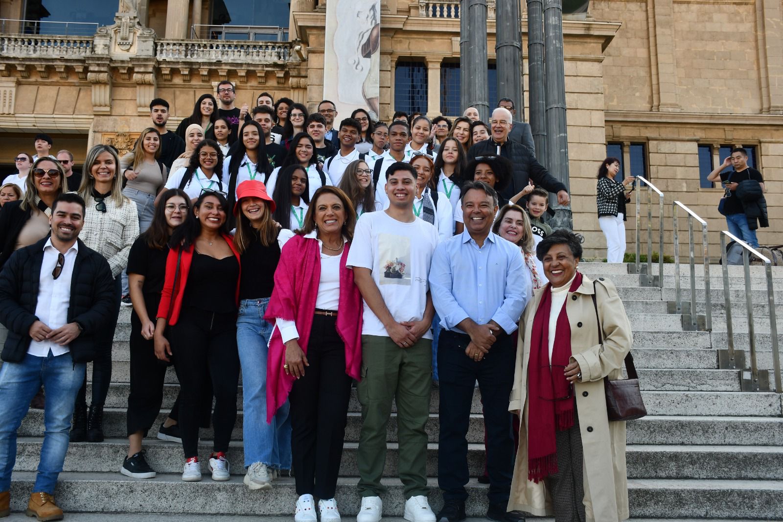 No momento, você está visualizando Estudantes goianos do programa Aprendiz do Futuro iniciam intercâmbio cultural em Barcelona