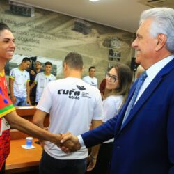 Governador recebe seleção goiana que vai à final da Taça das Favelas