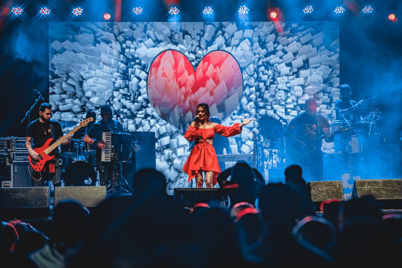 No momento, você está visualizando Cantora Jennifer Scheffer celebra milhões de visualizações em novos clipes e anuncia novidades para janeiro