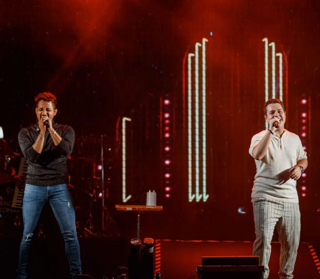 Você está visualizando atualmente Leandro & Romário se apresentam na festa de encerramento da Copa Truck