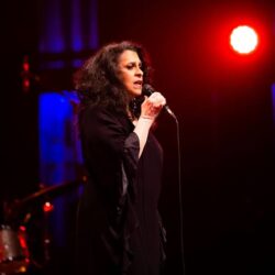 Gal Costa, ícone da música popular brasileira, morre aos 77 anos