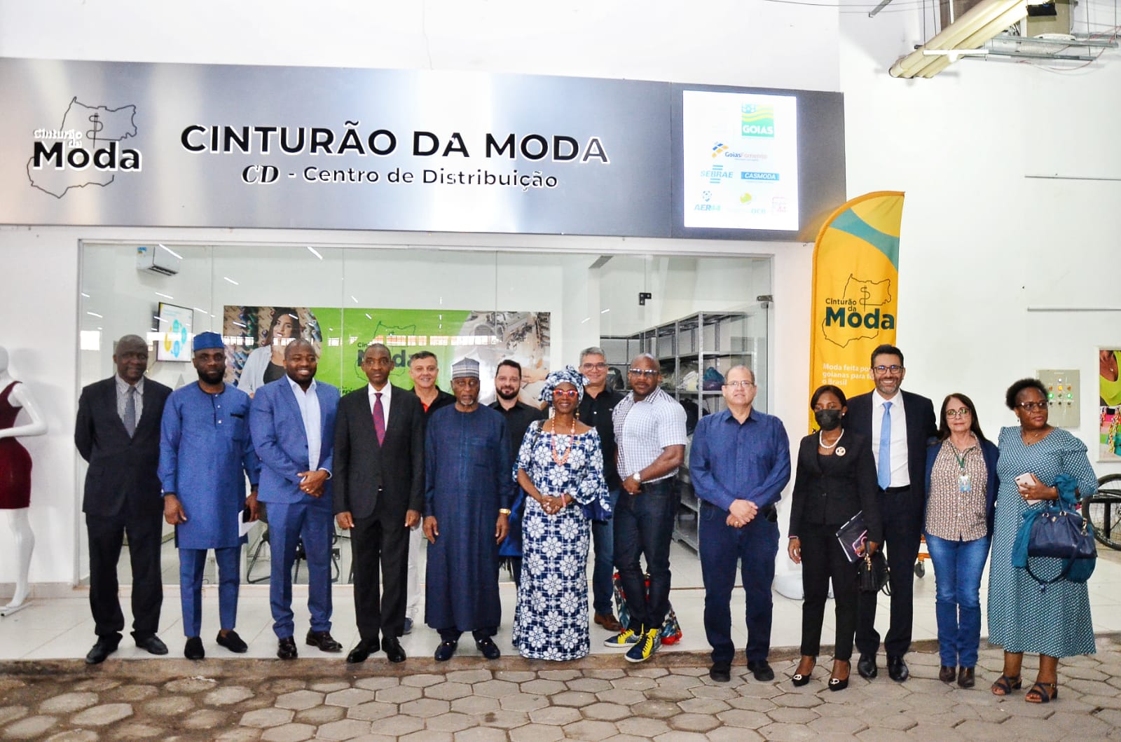 Você está visualizando atualmente Grupo Mega Moda recebe embaixadores africanos 