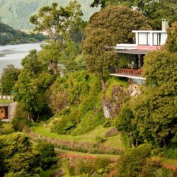 Desfrute do inverno chileno com aconchego e elegância no Hotel Antumalal, na beleza natural de Pucón