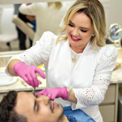 Preenchimento de bigode chinês é aliado no tratamento da autoestima