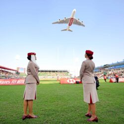 Emirates realiza sobrevoo duplo sobre o estádio com o maior festival anual de esportes e entretenimento dos Emirados Árabes Unidos