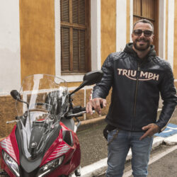 Triumph anuncia Felipe Titto como novo official rider da marca no Brasil