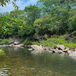 Rio Corumbá: um trajeto de belezas naturais, mas também de desenvolvimento