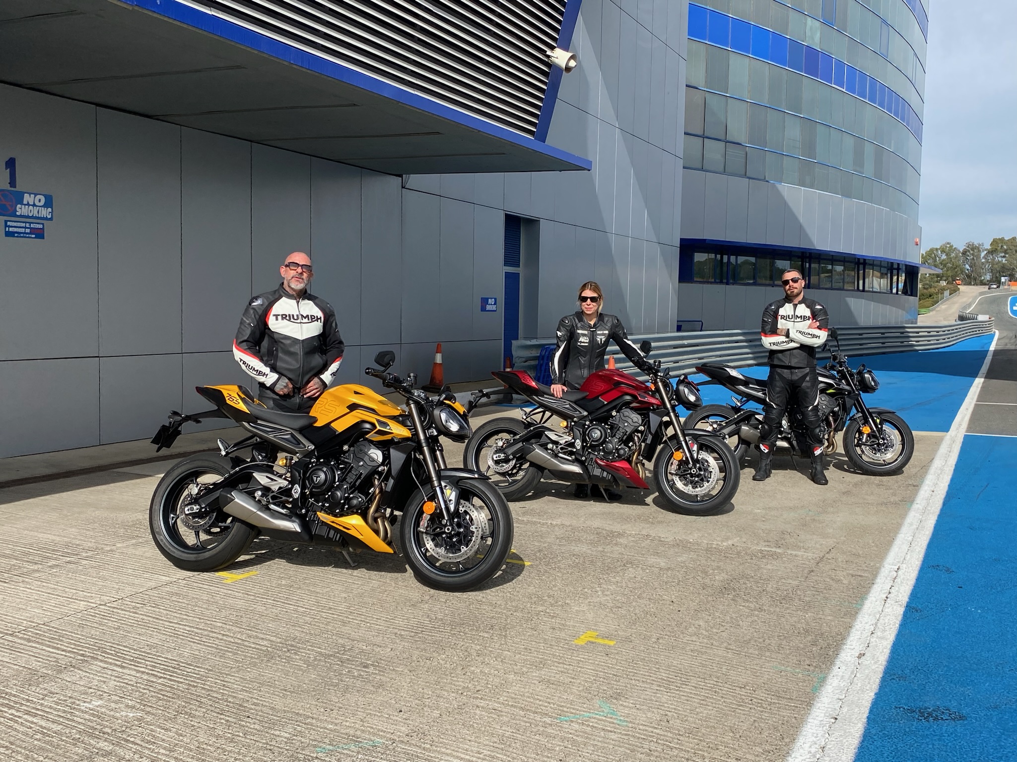 Você está visualizando atualmente <strong>Triumph realiza “Street Triple Press Ride” em Jerez de la Frontera e conta com presença de embaixadores da marca no Brasil</strong>