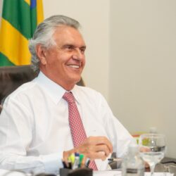 Aprovação do governador Ronaldo Caiado chega a 61,9%, mostra pesquisa Serpes