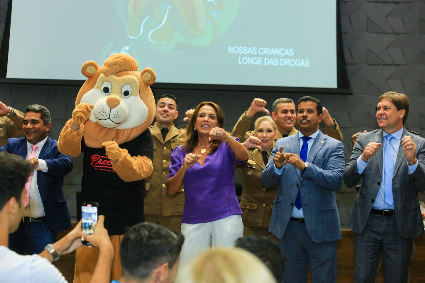 No momento, você está visualizando Gracinha Caiado celebra combate à criminalidade em Goiás durante aniversário de 25 anos do Proerd