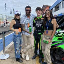 Lorena Cantanhede e Thiago Almeida, juntos com a NASCAR Brasil, criam memórias afetivas de pai para filha na abertura da temporada de 2023.