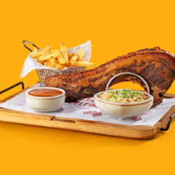 Outback apresenta o Tomahawk: grandioso corte suíno e ideal para compartilhar