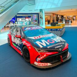 StockCar: carro de Barrichello embala experiência no shopping