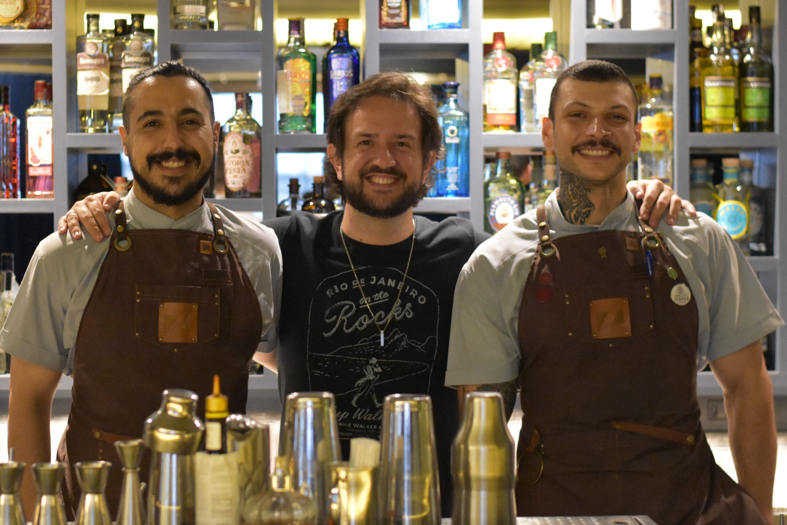 Você está visualizando atualmente Kauê Txai e Renato Dias, bartenders do Zimbro Cocktails & Co., são semifinalistas do World Class Brasil 2023