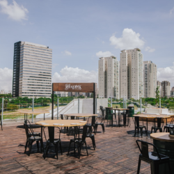 Reserva Rooftop oferece programação especial de Dia das Mães com apresentação de Thiago Arancam