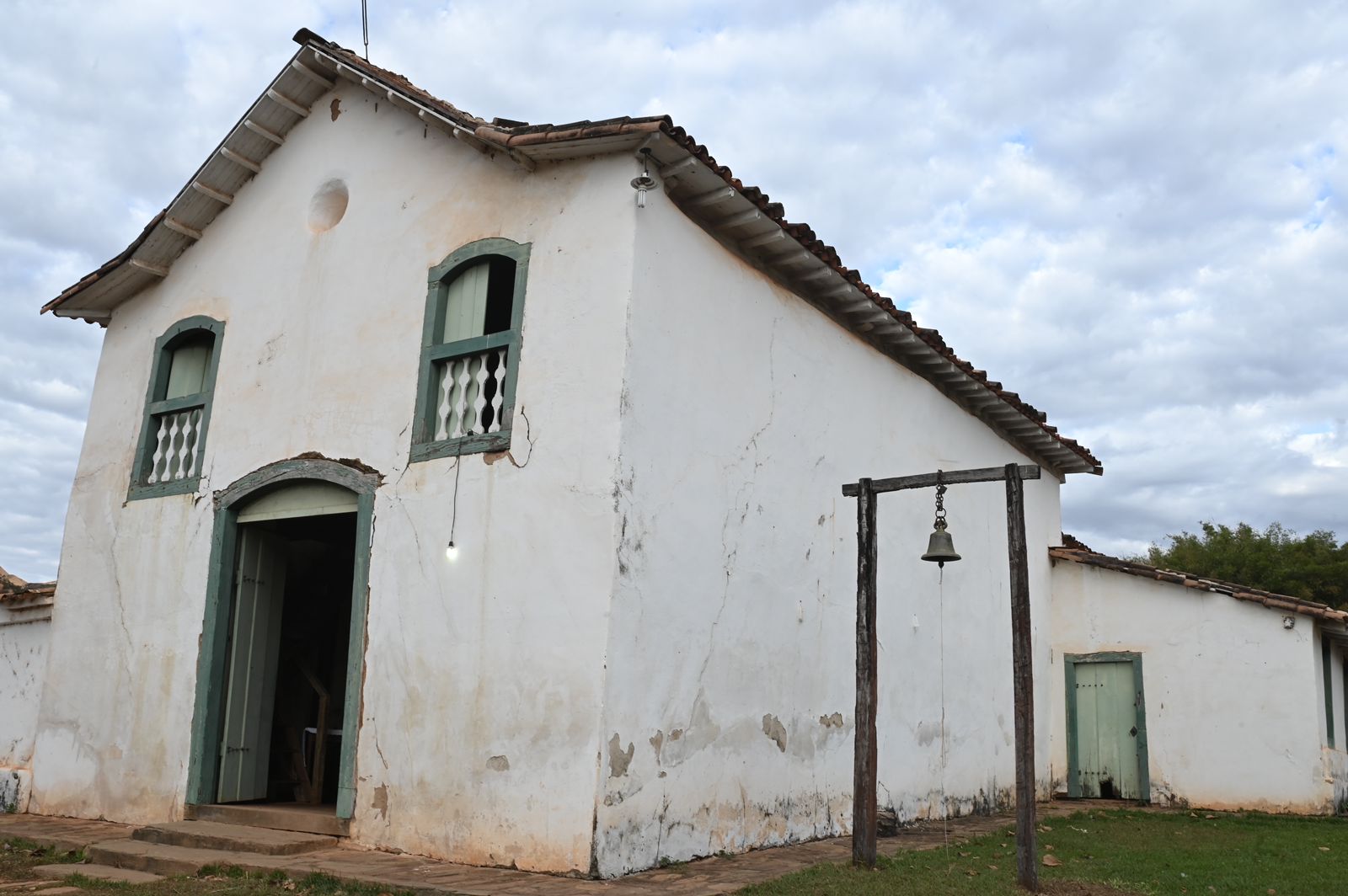 No momento, você está visualizando <em>Caiado destaca importância da preservação da história goiana ao vistoriar musealização das ruínas de Ouro Fino</em>