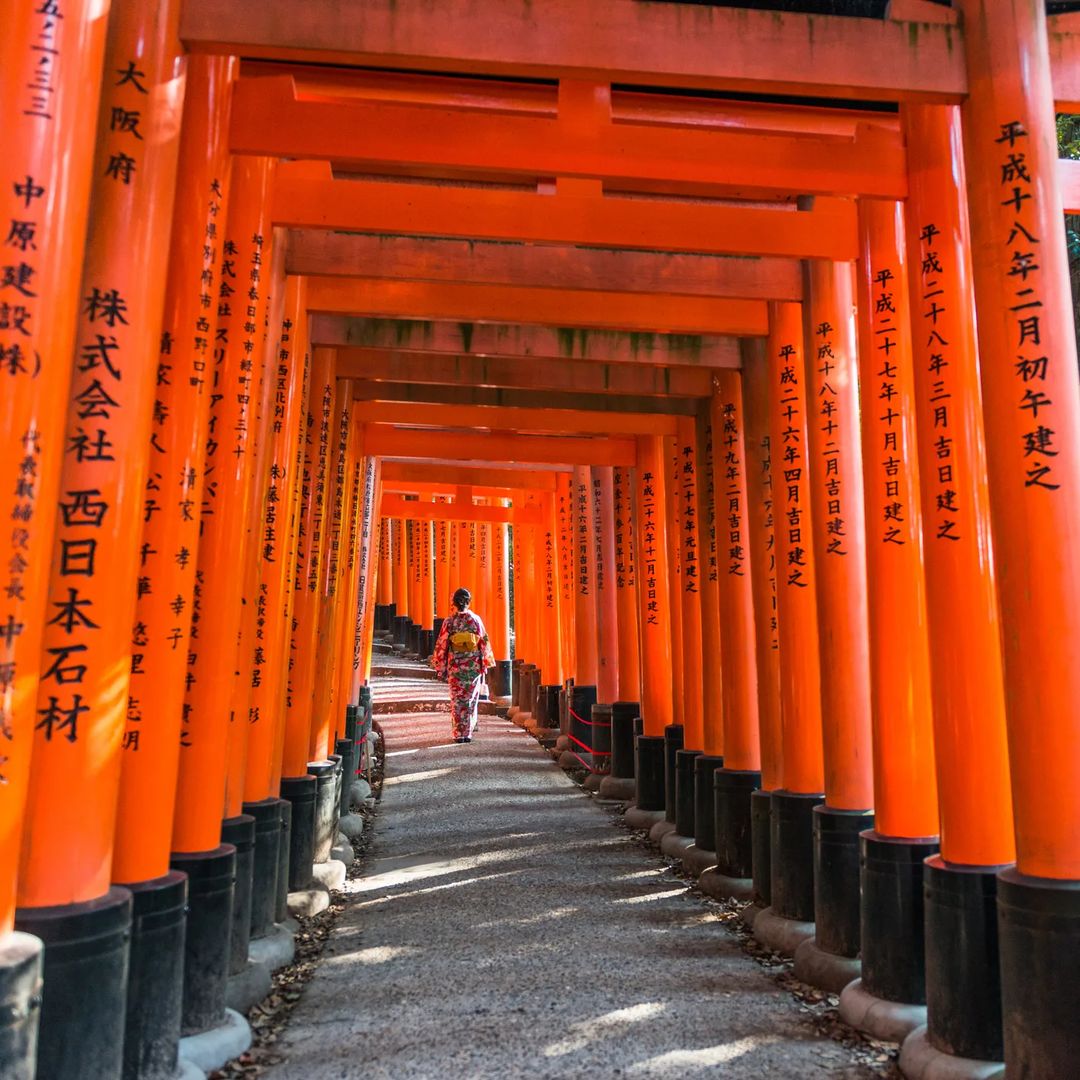 No momento, você está visualizando Santuário Fushimi Kyoto, lugar que nos Inspiram a autodescobertas