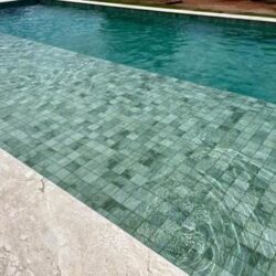 Mármore Travertino- opção inteligente para borda de piscina