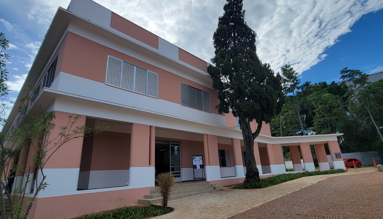 No momento, você está visualizando <em>Prédios da Praça Cívica começam a ganhar cara nova</em>