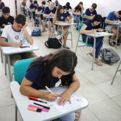 Escola desenvolve atividade que mira redação no Enem