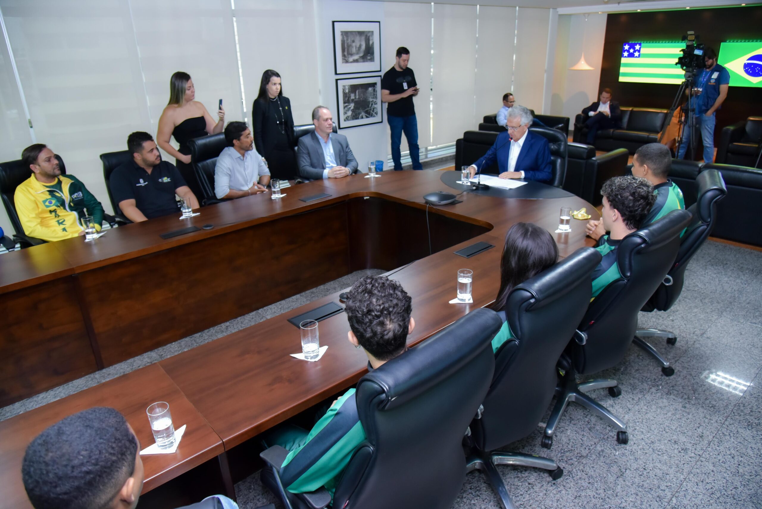 No momento, você está visualizando Governador Ronaldo Caiado recebeu equipes que irão ao Mundial de Karatê, em Malta, e ao Panamericano de Taekwondo, no Rio de Janeiro