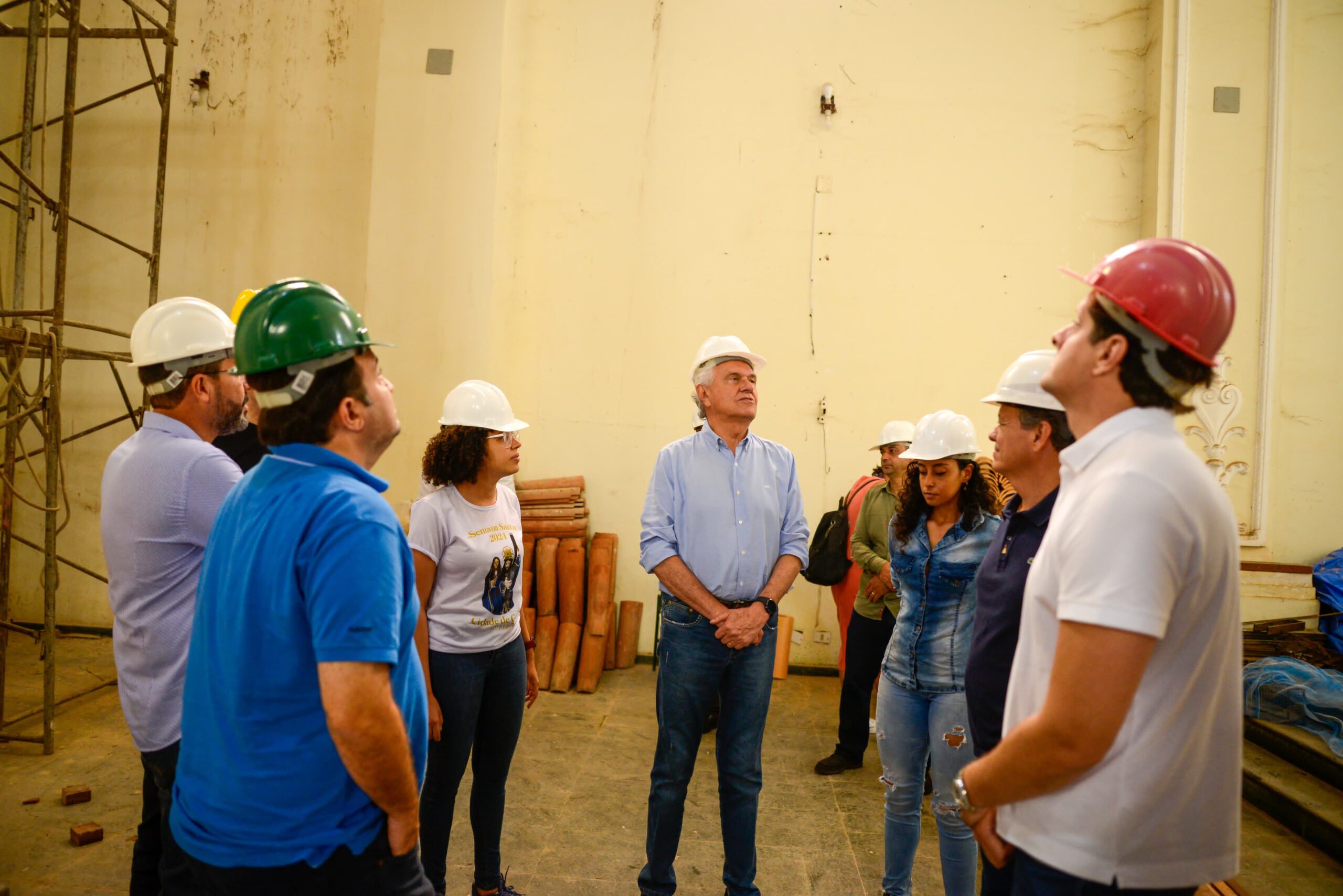 No momento, você está visualizando <em>Caiado vistoria obras de restauração da Catedral de Sant’Ana, na cidade de Goiás</em>