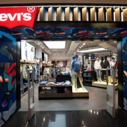 Levi’s reinaugura loja conceito no Morumbi Shopping que reflete momento atual da marca no Brasil