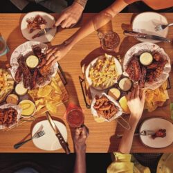 Mais tempo para curtir o rodízio do Outback: marca amplia horário de sua icônica oferta durante a semana