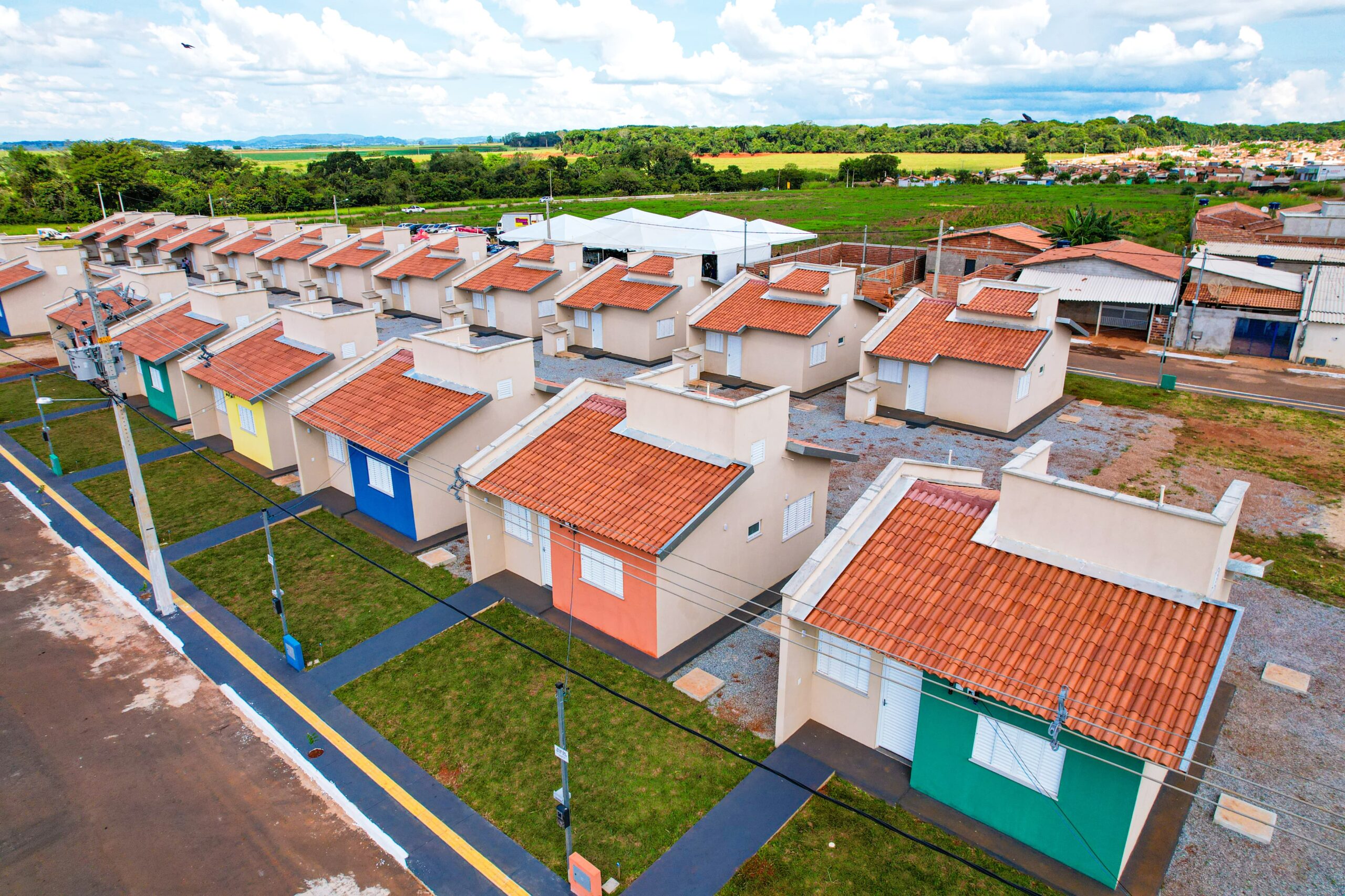 No momento, você está visualizando <em>Agehab começa construção de casas a custo zero em 43 novos municípios</em>