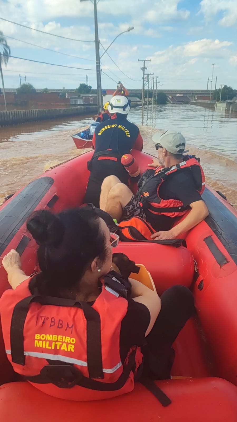 No momento, você está visualizando Bombeiros de Goiás chegam ao Rio Grande do Sul e iniciam resgate