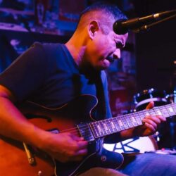 Lowbrow recebe banda TNY e Luciano Ninomia para noite de blues