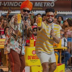 Carlinhos Brown é convidado pela Devassa e Raoni Oliveira para o quadro ‘Acerte e Ganhe’ em Salvador