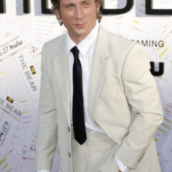 Jeremy Allen White vestiu Calvin Klein na premiere de “The Bear”, em Los Angeles