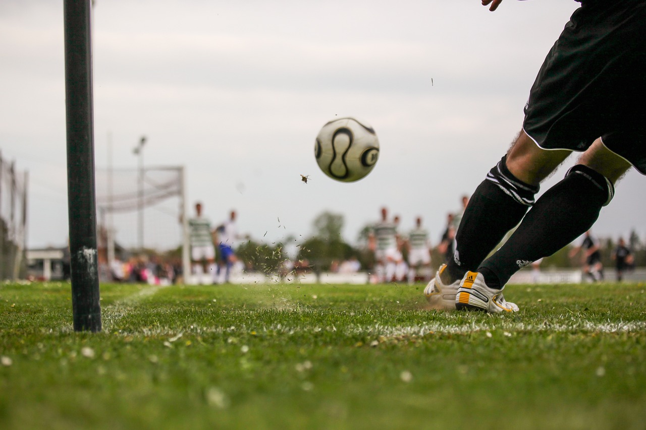 Você está visualizando atualmente Celebrando o Dia Nacional do Futebol e seus benefícios culturais e para a saúde