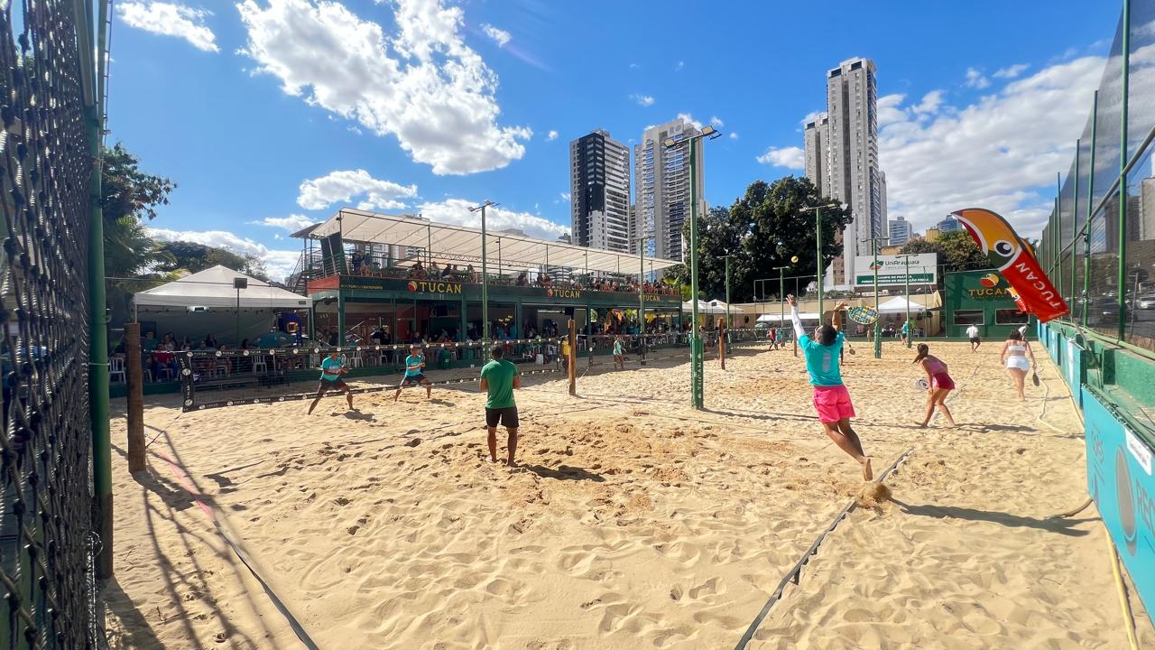 Você está visualizando atualmente Cresce o número de quadras de Beach Tennis em Goiás, segundo pesquisa; mercado imobiliário tem reagido a procura