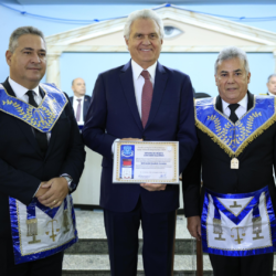 Caiado recebe diploma de mérito da Maçonaria goiana por trabalho pelo Judiciário