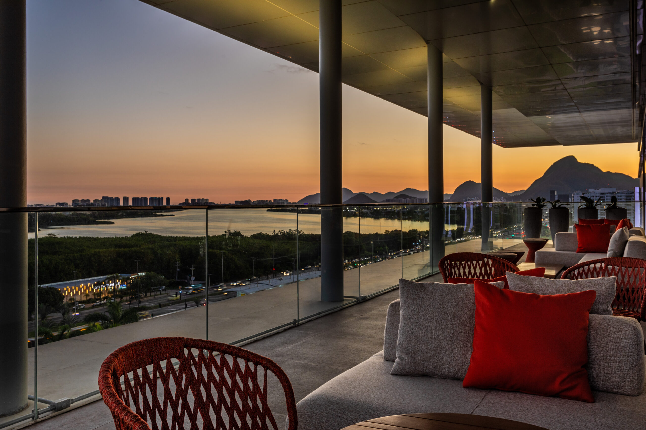 Você está visualizando atualmente Hilton Barra Rio de Janeiro lança restaurante no rooftop