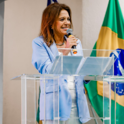 Gracinha Caiado anuncia pacote de projetos que beneficiam alunos das Escolas do Futuro de Goiás