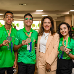 Gracinha Caiado anuncia intercâmbio na Europa a vencedores de desafio de matemática do Aprendiz do Futuro