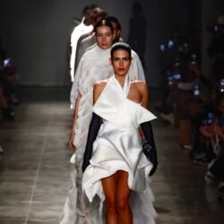 Anttónia abre desfile de Lino Villaventura no SPFW