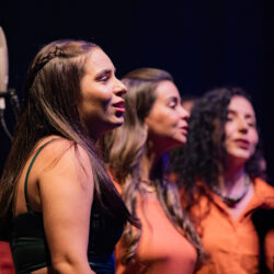 Grupo Vocal da Escola de Música do Parque Ibirapuera homenageia Djavan em Semana da Música da Faculdade Santa Marcelina 