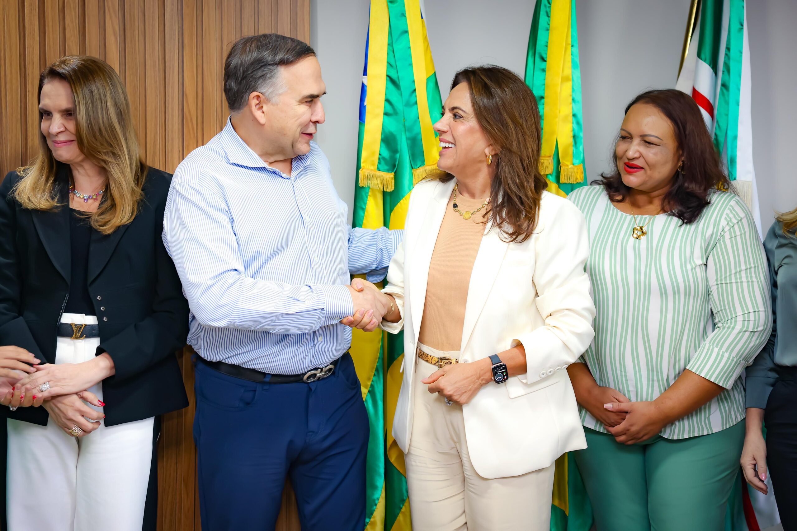 No momento, você está visualizando Em reunião com Mabel, Gracinha Caiado anuncia entrega de Restaurante do Bem e Casa da Pessoa Idosa na capital