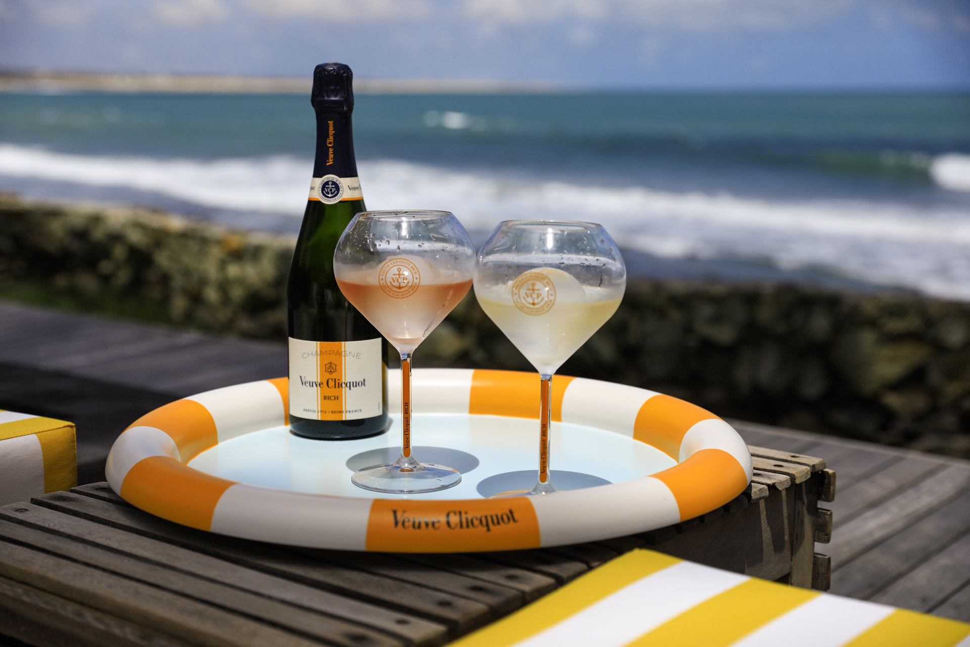 No momento, você está visualizando Veuve Clicquot inaugura seu primeiro Sun Club no Brasil