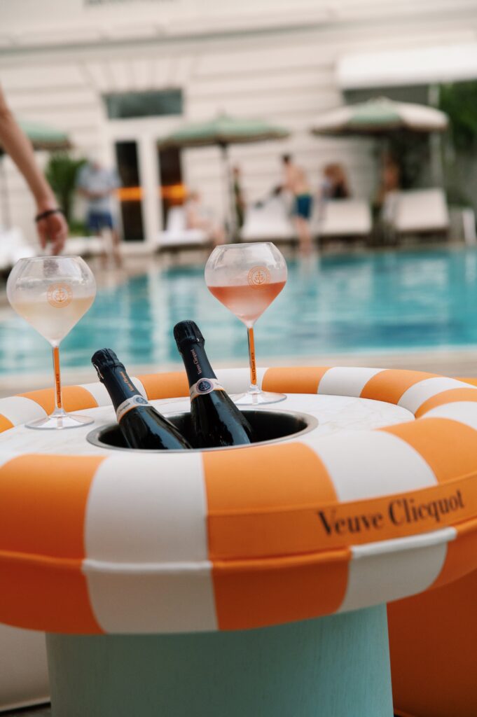 Veuve Clicquot celebra suas novas champagnes Rich on Ice com sunset exclusivo no Copacabana Palace